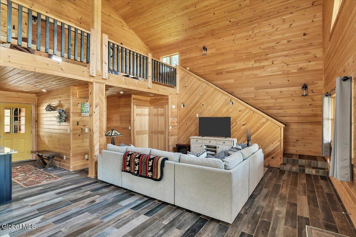 8 Red Wing Road Adirondack NY 12808