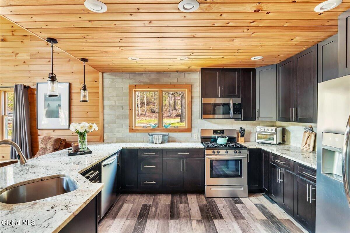 8 Red Wing Road Adirondack NY 12808