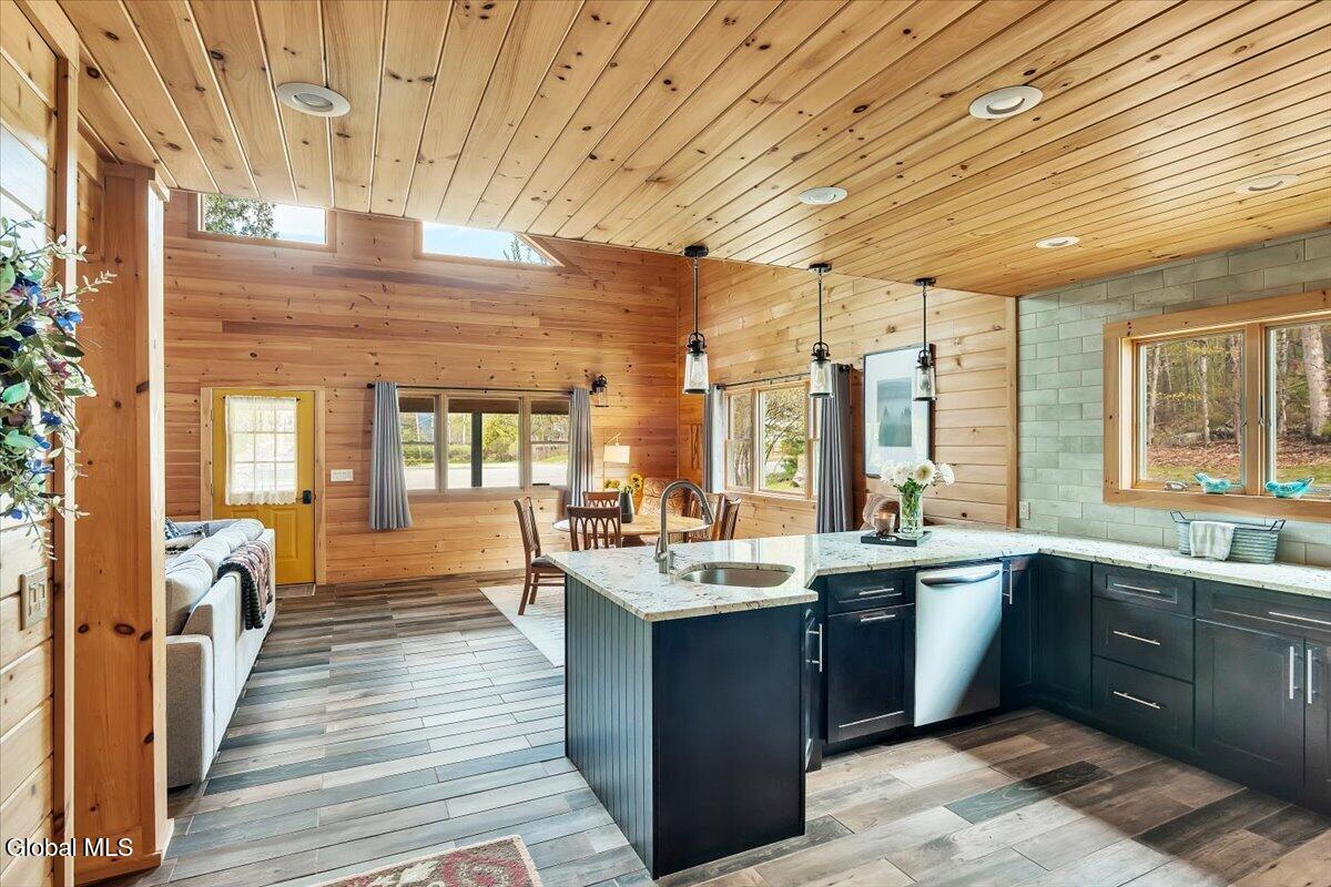 8 Red Wing Road Adirondack NY 12808