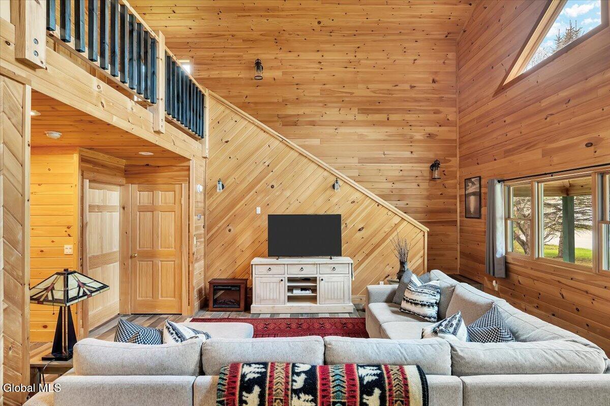 8 Red Wing Road Adirondack NY 12808