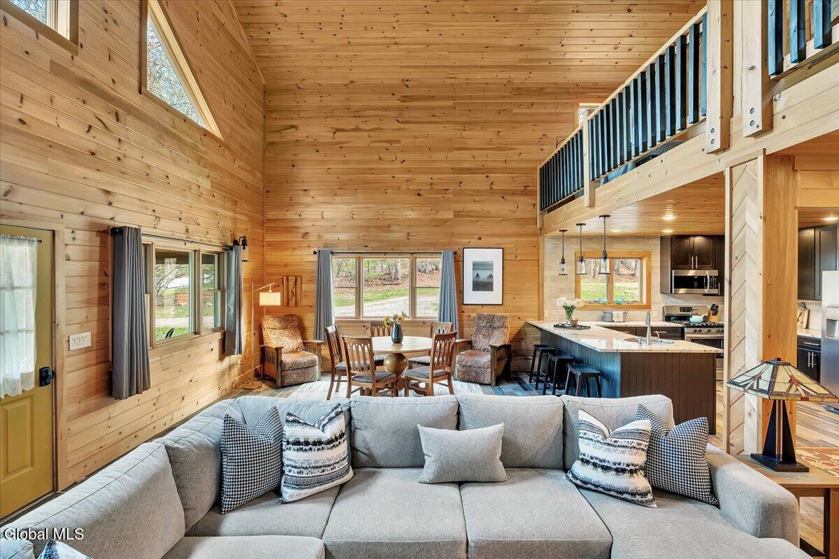 8 Red Wing Road Adirondack NY 12808