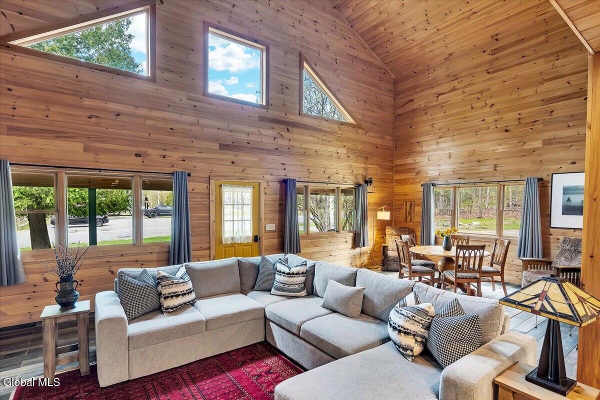 8 Red Wing Road Adirondack NY 12808