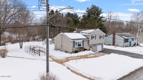 15 Mcclellan Drive Nassau NY 12123