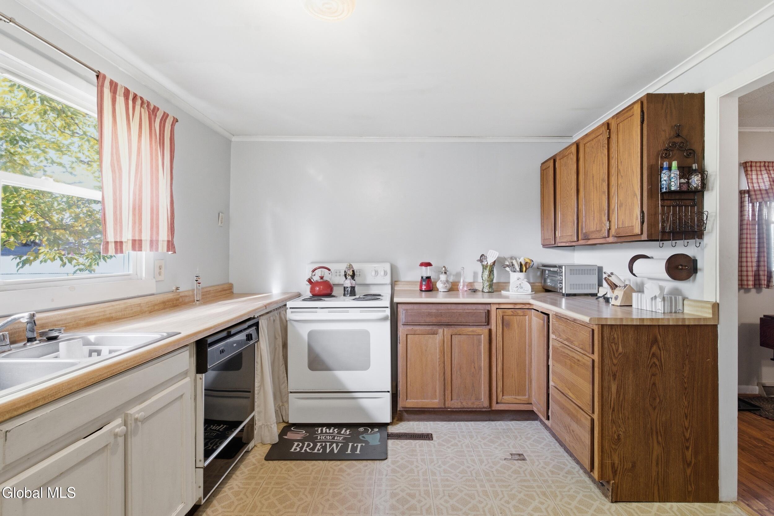 1534 Unadilla Street Schenectady NY 12308