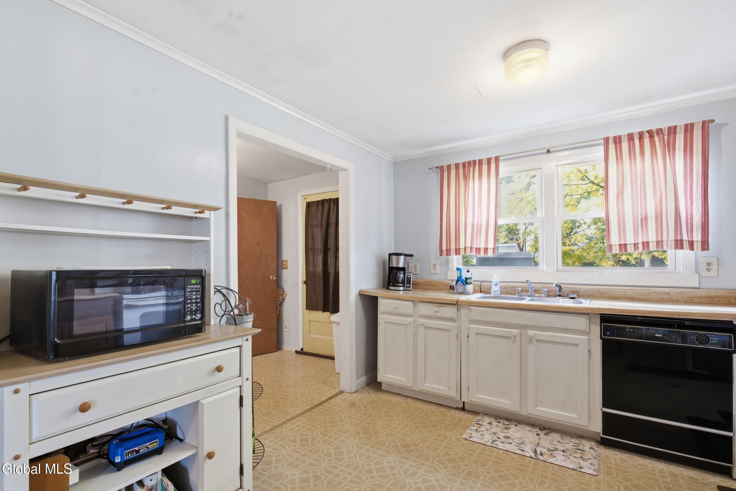 1534 Unadilla Street Schenectady NY 12308