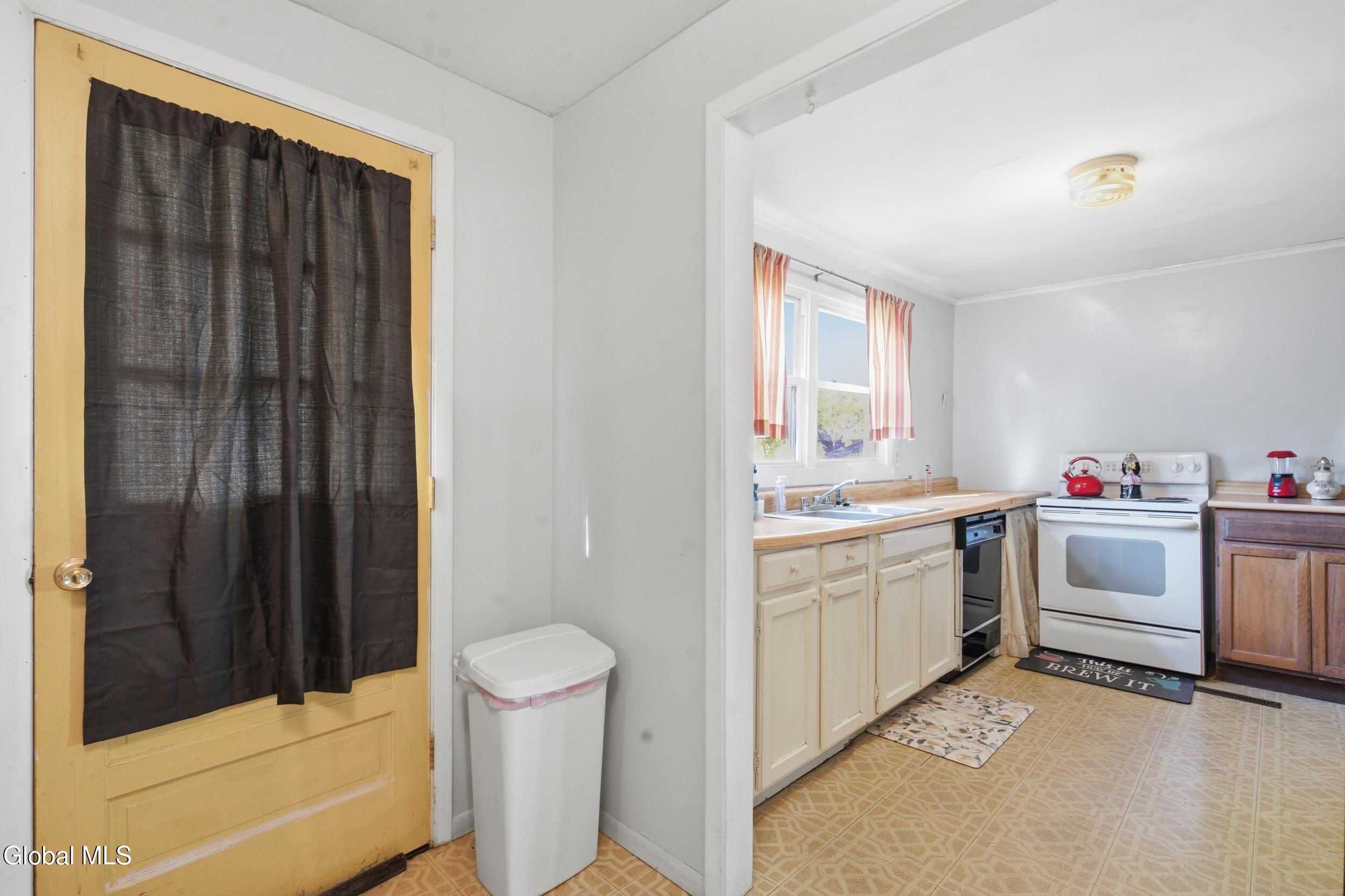 1534 Unadilla Street Schenectady NY 12308