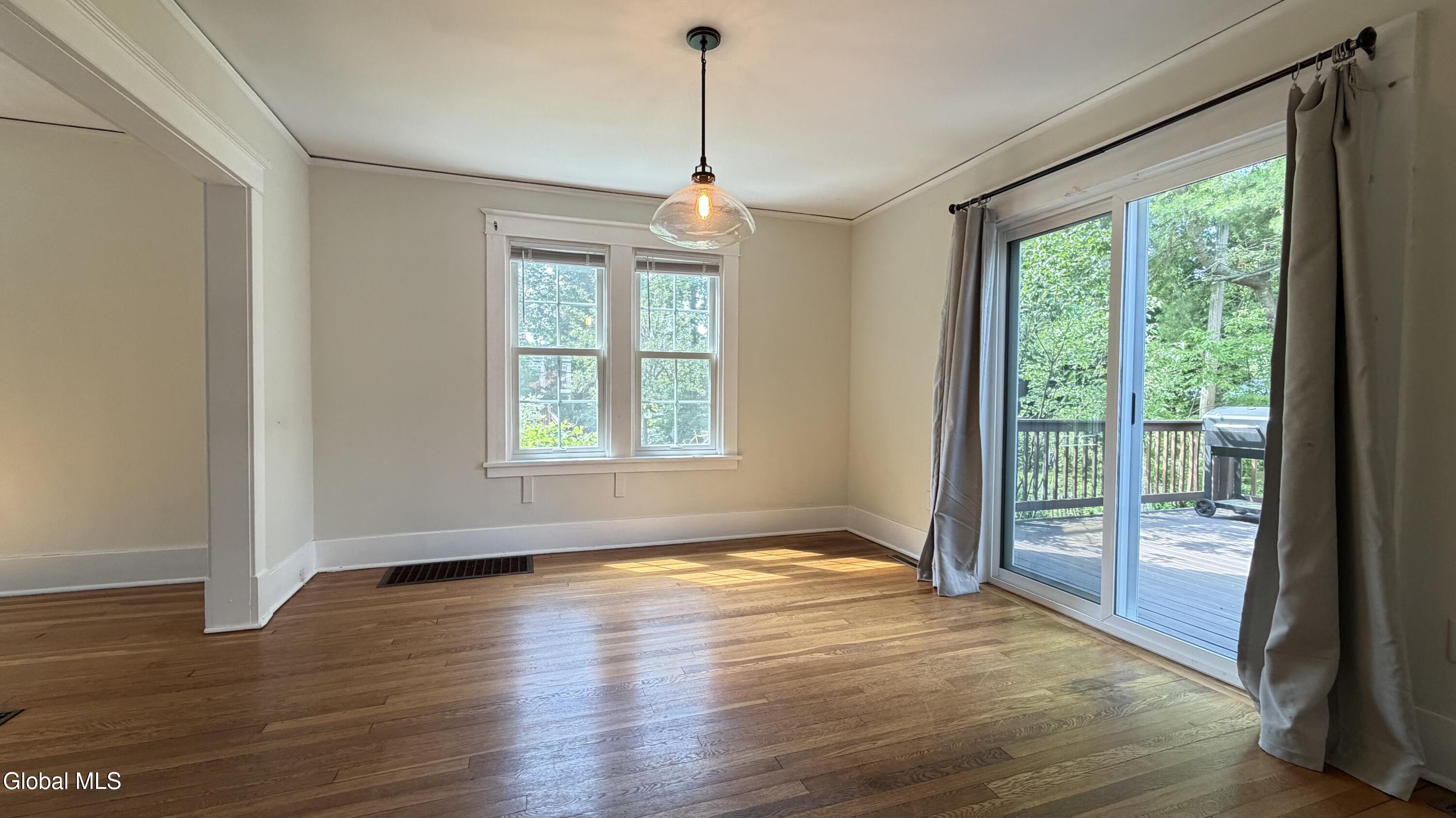 31 Oakwood Place Delmar NY 12054
