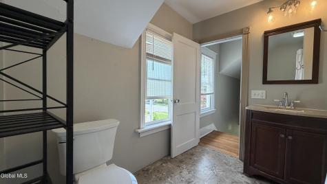 31 Oakwood Place Delmar NY 12054