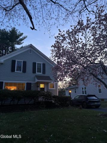 31 Oakwood Place Delmar NY 12054