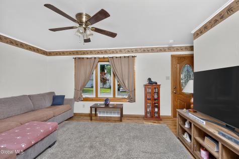 438 Clayton Road Schenectady NY 12304
