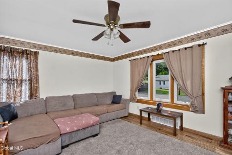 438 Clayton Road Schenectady NY 12304