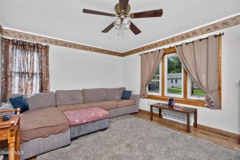 438 Clayton Road Schenectady NY 12304