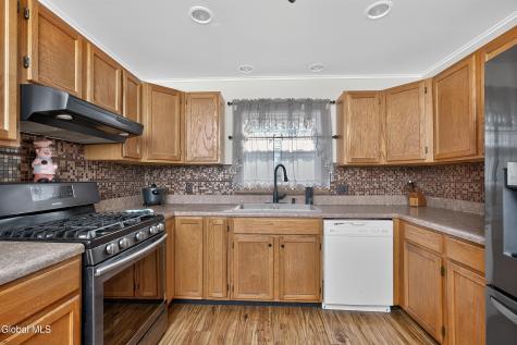 438 Clayton Road Schenectady NY 12304