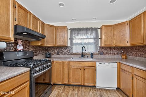 438 Clayton Road Schenectady NY 12304