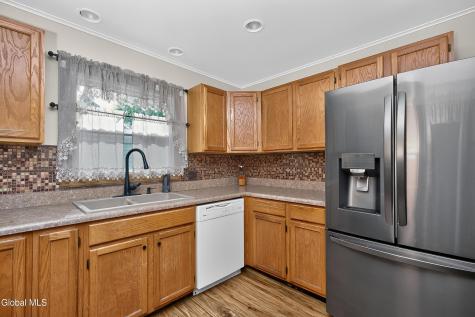 438 Clayton Road Schenectady NY 12304