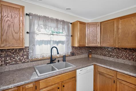 438 Clayton Road Schenectady NY 12304