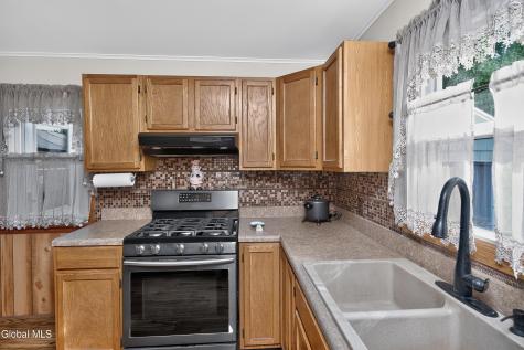 438 Clayton Road Schenectady NY 12304