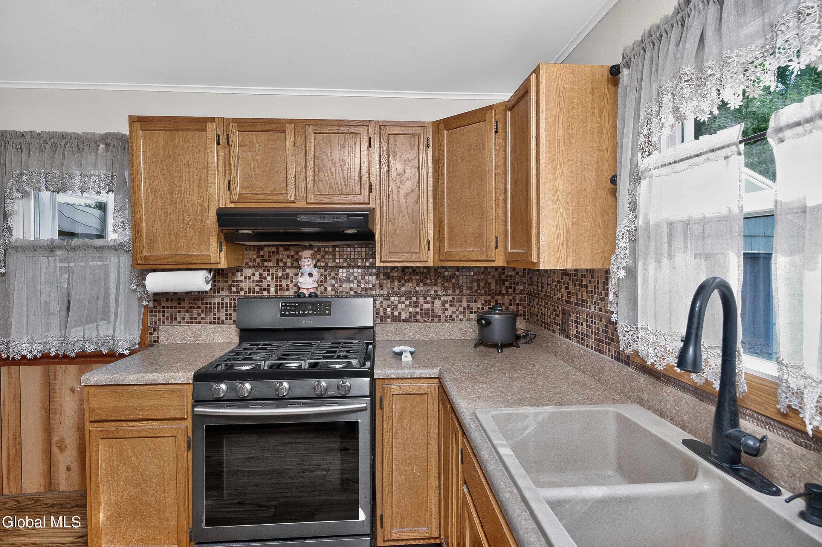 438 Clayton Road Schenectady NY 12304