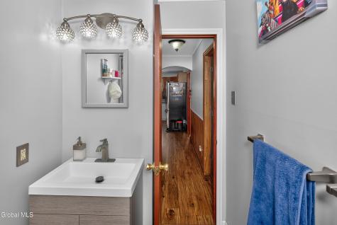 438 Clayton Road Schenectady NY 12304