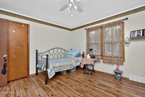 438 Clayton Road Schenectady NY 12304