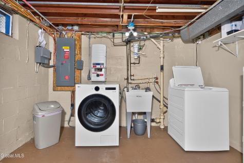 438 Clayton Road Schenectady NY 12304