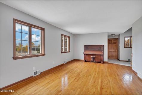 1306 Putnam Road Schenectady NY 12306