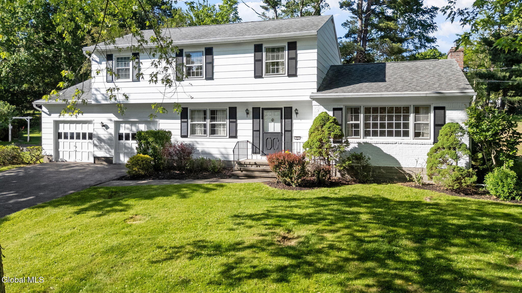 21 Laury Lane Schenectady NY 12302