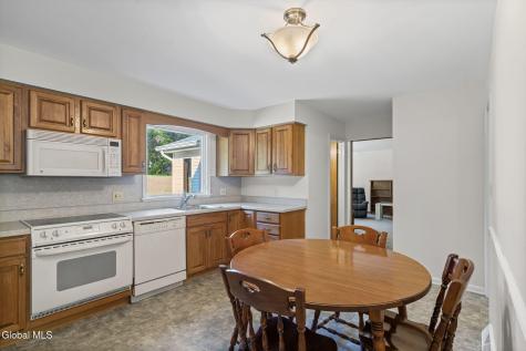 21 Laury Lane Schenectady NY 12302