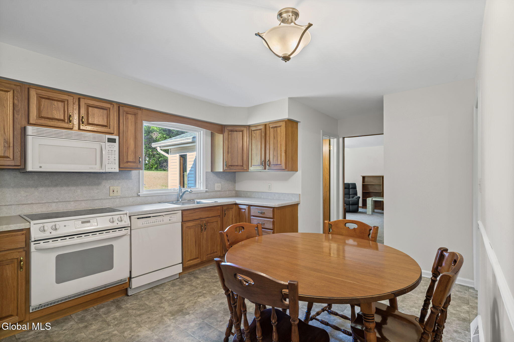 21 Laury Lane Schenectady NY 12302