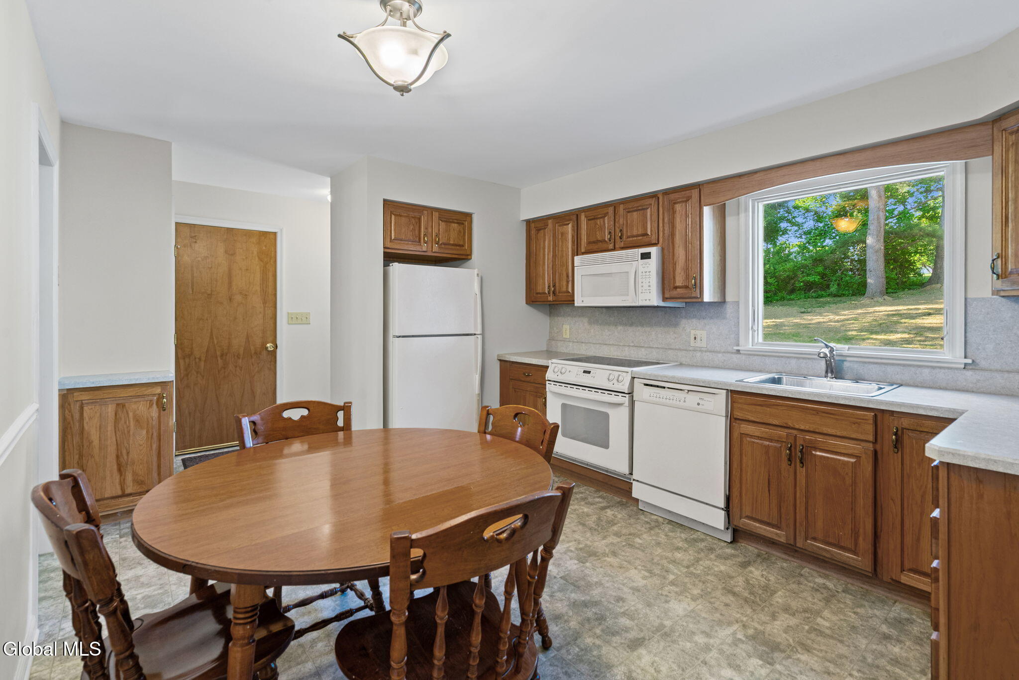 21 Laury Lane Schenectady NY 12302