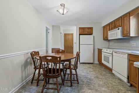 21 Laury Lane Schenectady NY 12302