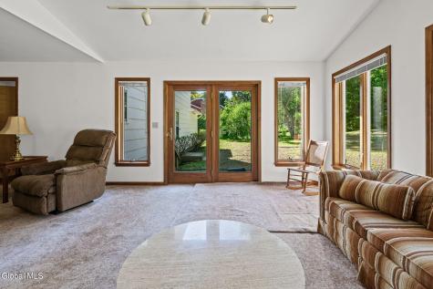 21 Laury Lane Schenectady NY 12302
