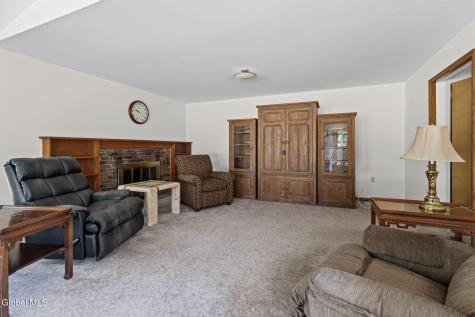 21 Laury Lane Schenectady NY 12302