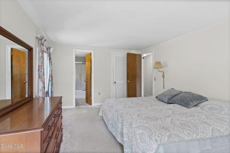 21 Laury Lane Schenectady NY 12302