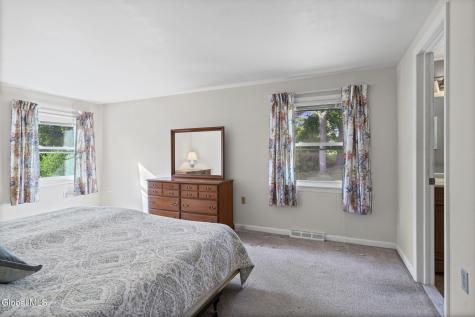 21 Laury Lane Schenectady NY 12302