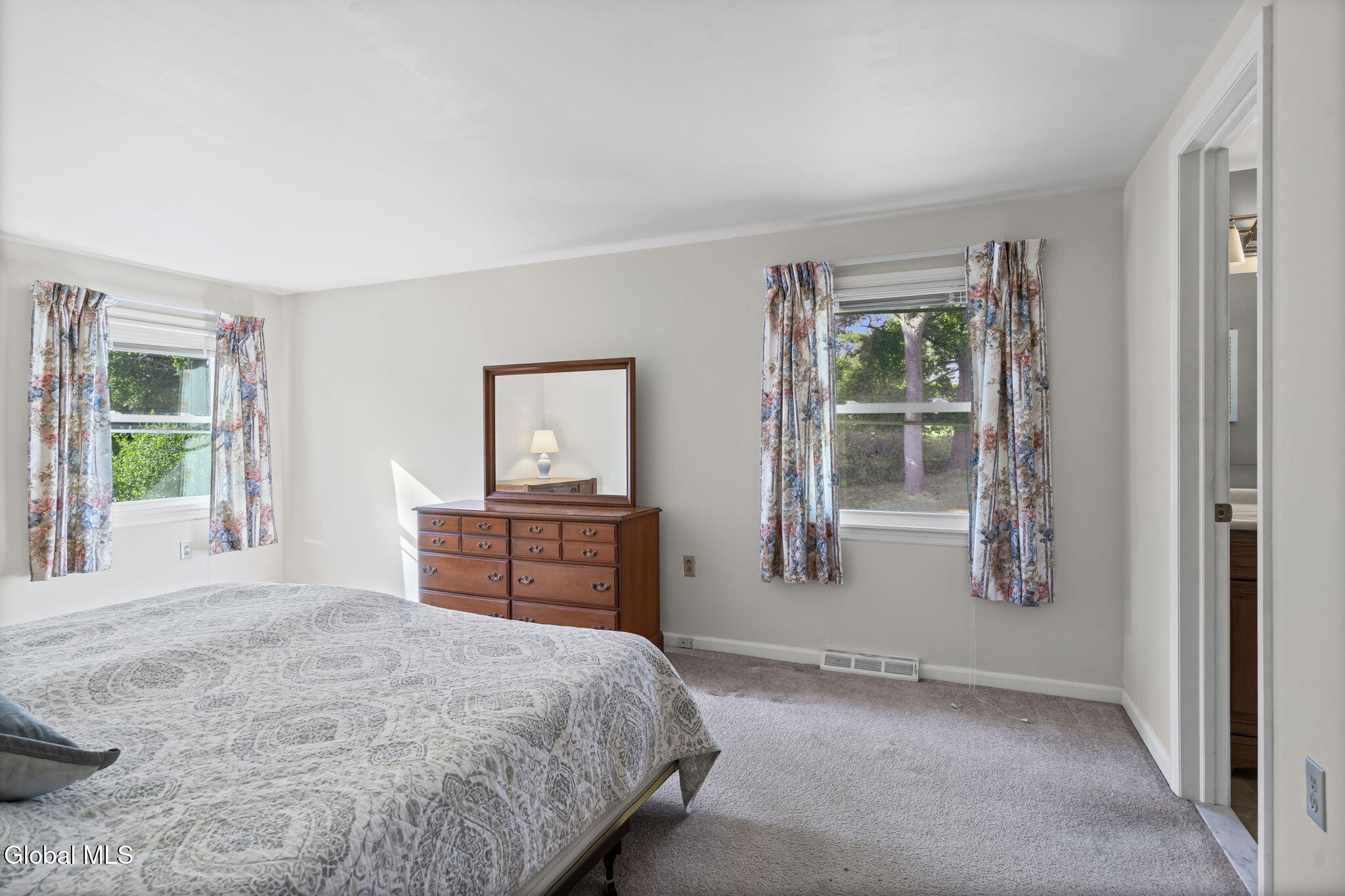 21 Laury Lane Schenectady NY 12302