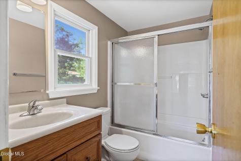 21 Laury Lane Schenectady NY 12302