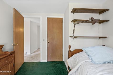 21 Laury Lane Schenectady NY 12302