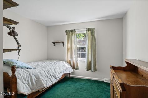 21 Laury Lane Schenectady NY 12302