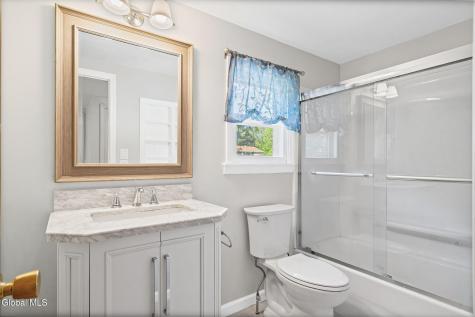 21 Laury Lane Schenectady NY 12302