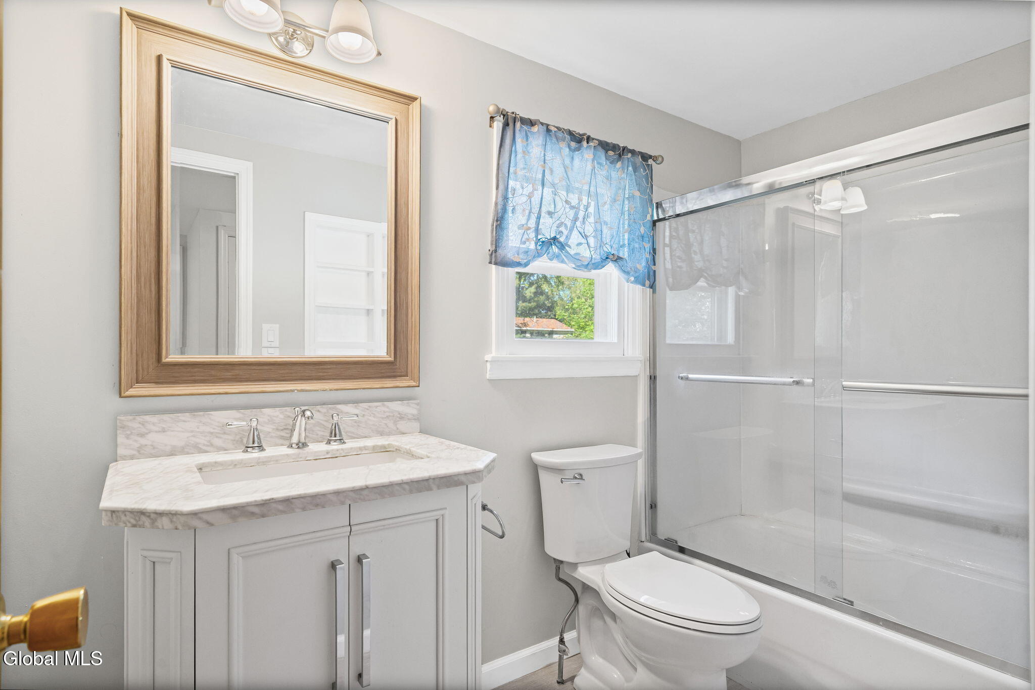 21 Laury Lane Schenectady NY 12302