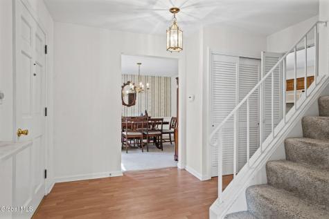 21 Laury Lane Schenectady NY 12302