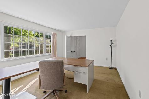 21 Laury Lane Schenectady NY 12302