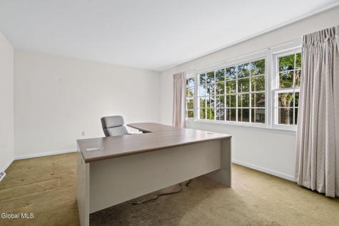 21 Laury Lane Schenectady NY 12302