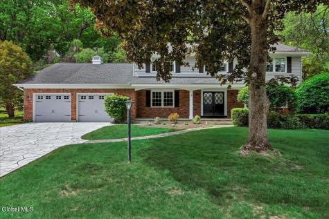 8 Upper Ball Court Menands NY 12204