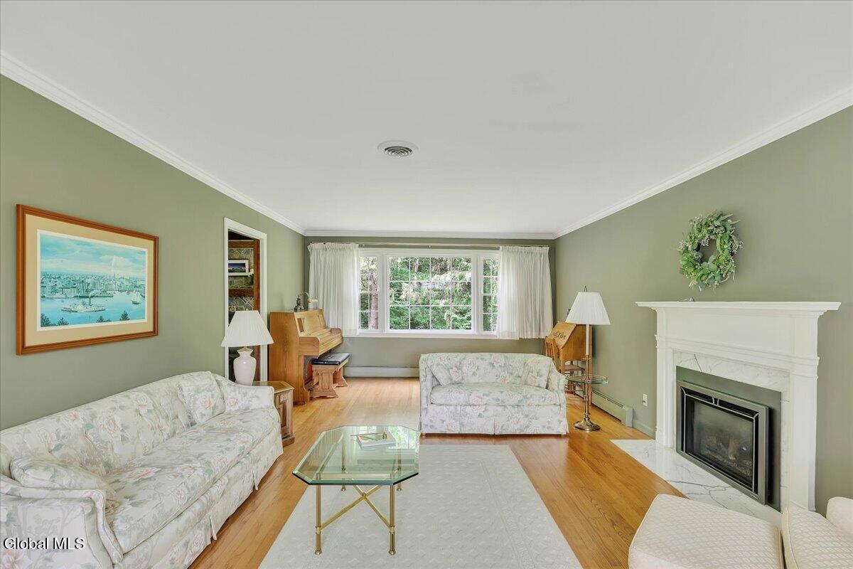 8 Upper Ball Court Menands NY 12204