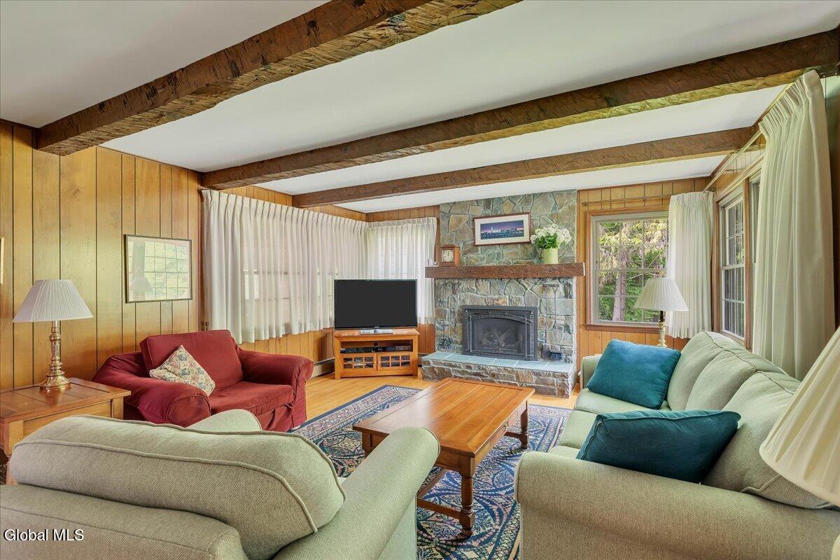 8 Upper Ball Court Menands NY 12204