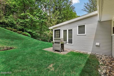 8 Upper Ball Court Menands NY 12204