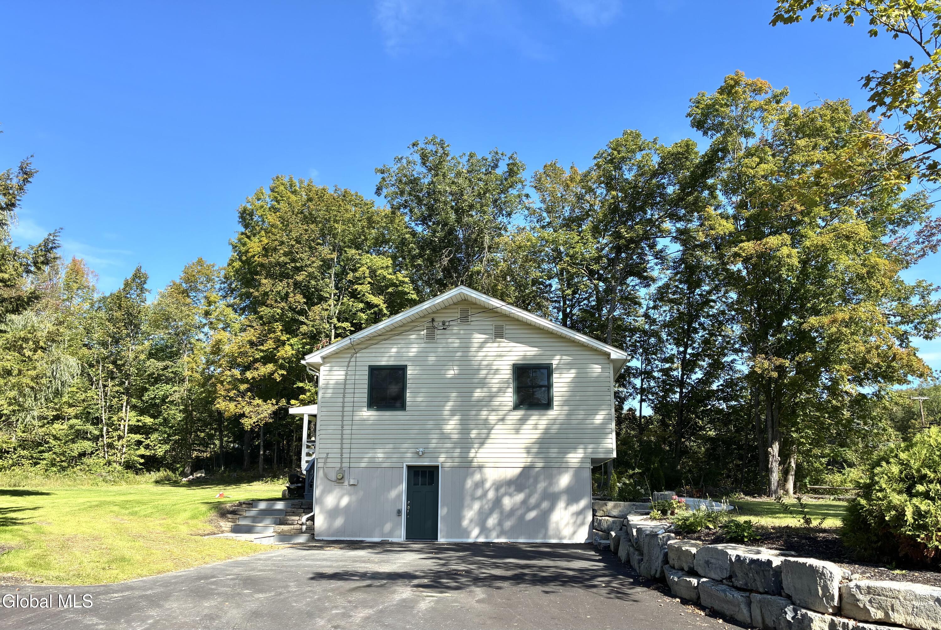 14073 New York 22 Clemons NY 12819