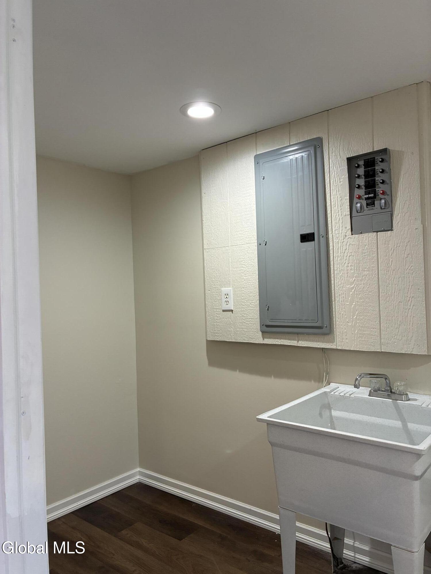 14073 New York 22 Clemons NY 12819